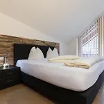 Apartmanhotel Herzblick Gmbh 4*